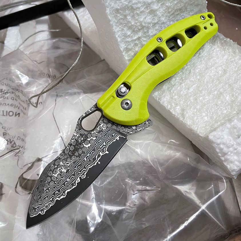 https://jlrorwxhmimmll5m.ldycdn.com/cloud/pnBpnKkkRljSrioppjllj/Damascus-Steel-Knife-with-Removable-Deep-Carry-Clip-and-Smooth-AXIS-Lock.jpg